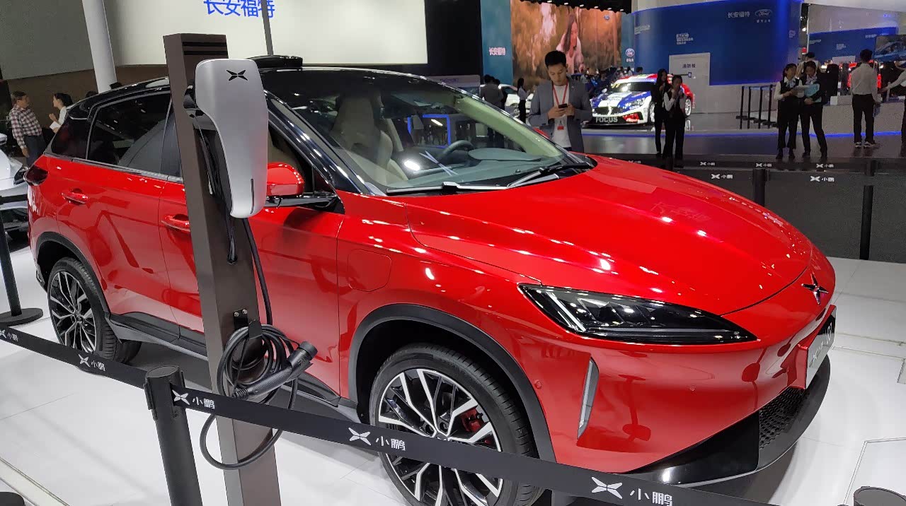 小鹏汽车g3电动车红色