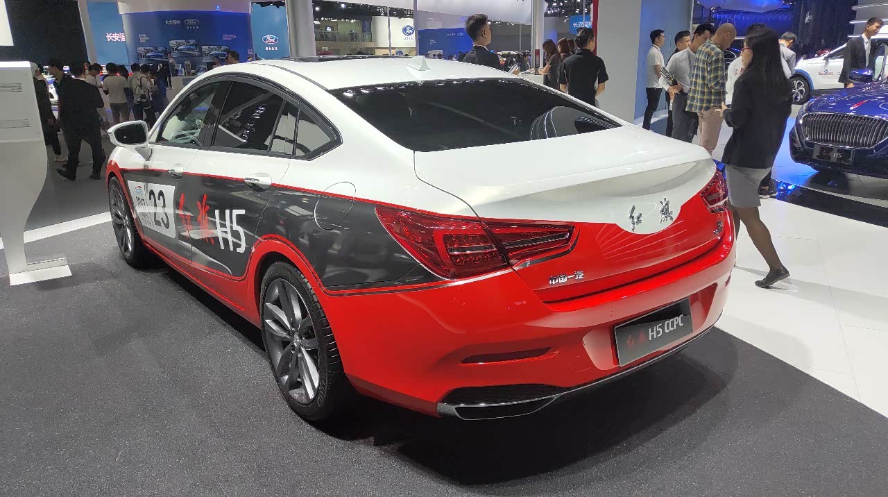 红旗汽车,这涂装像出租车