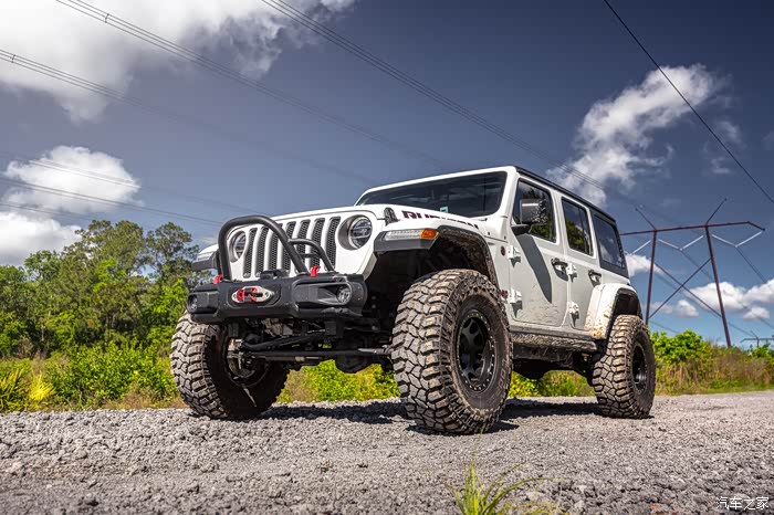 白色牧马人jl4门小清新改装