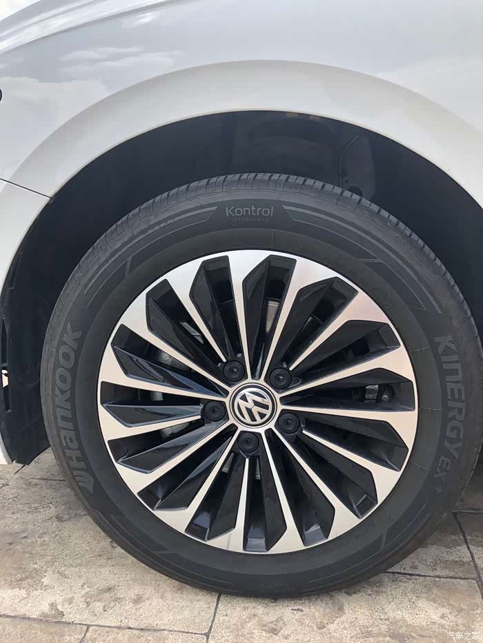 这刀片式的轮毂吸引到我了.