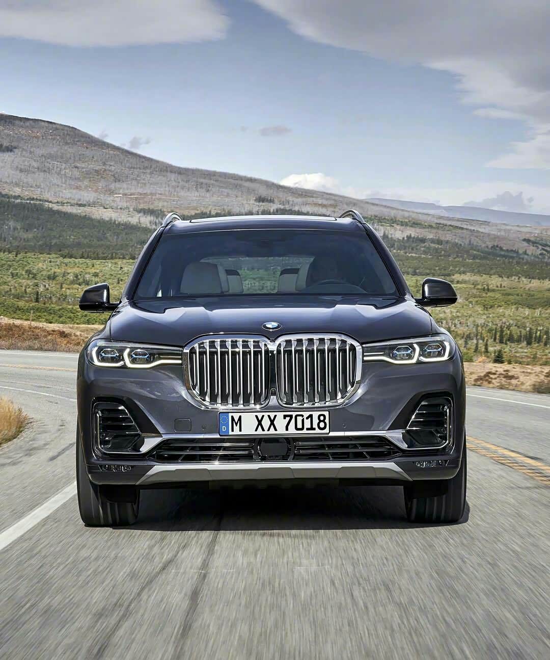 宝马x7 ,外观设计完美,内饰豪华.