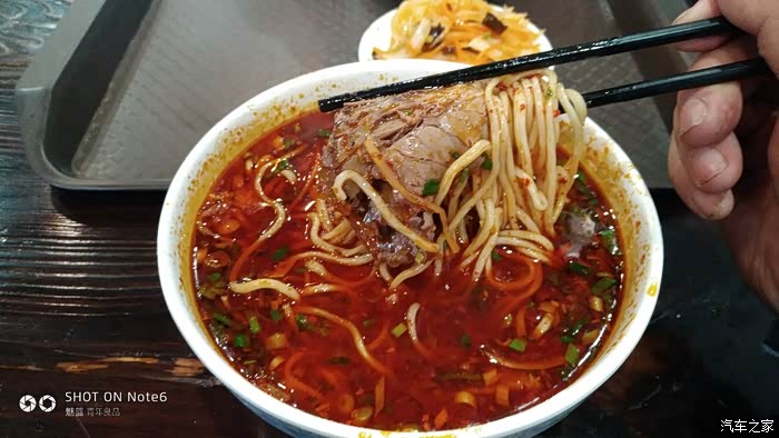 开我大白6,去吃牛肉面