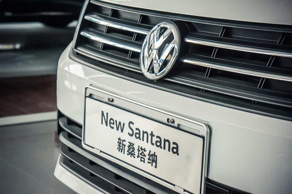 很多人买这款车,都是看中了这个大众logo,再加上性价比很高_铂驰vc