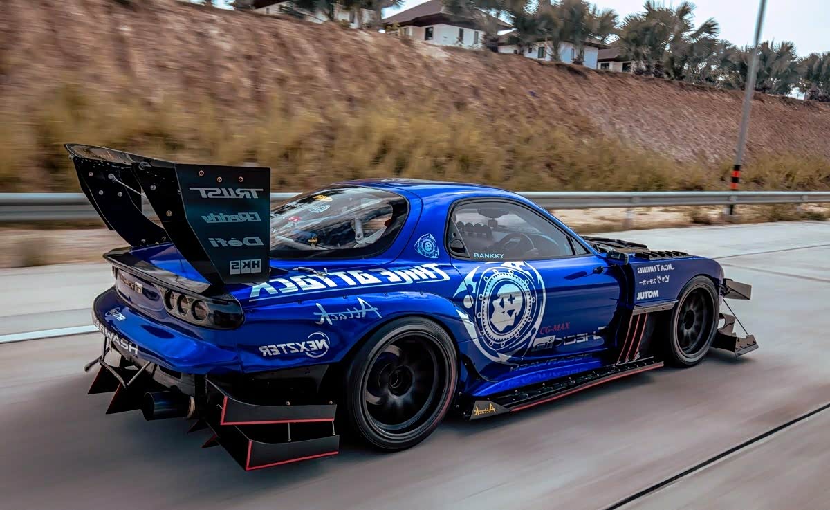 进化到极致的马自达rx-7赛车,改装程度可以