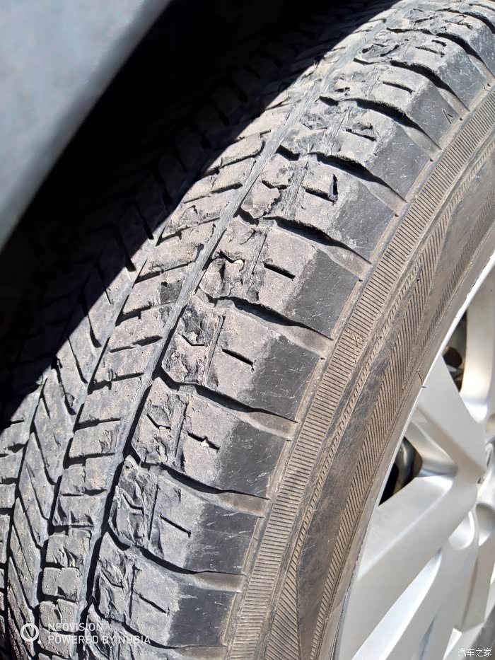 2013款轮胎磨损严重