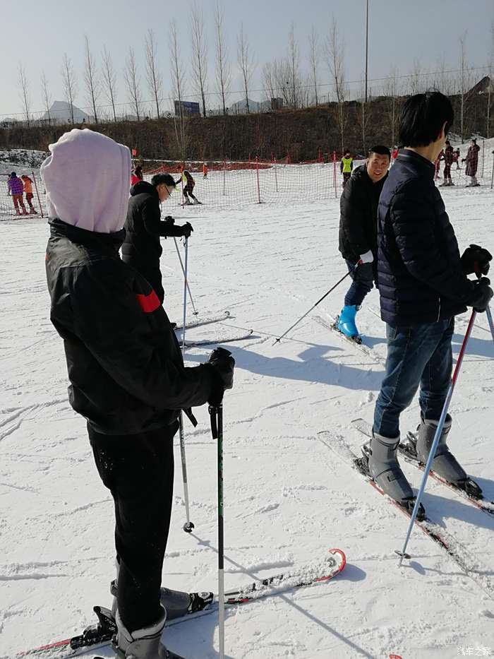 满城滑雪图片