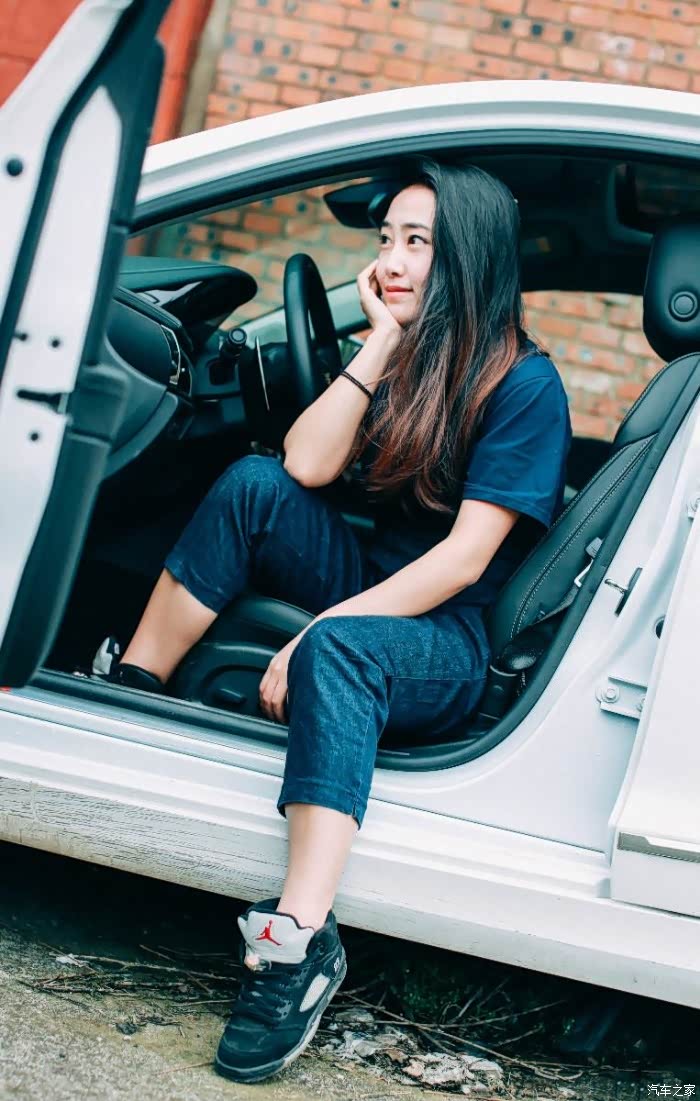 其实不光是老婆喜欢这钻石切割的风格,家里的人对这个风格也是交口