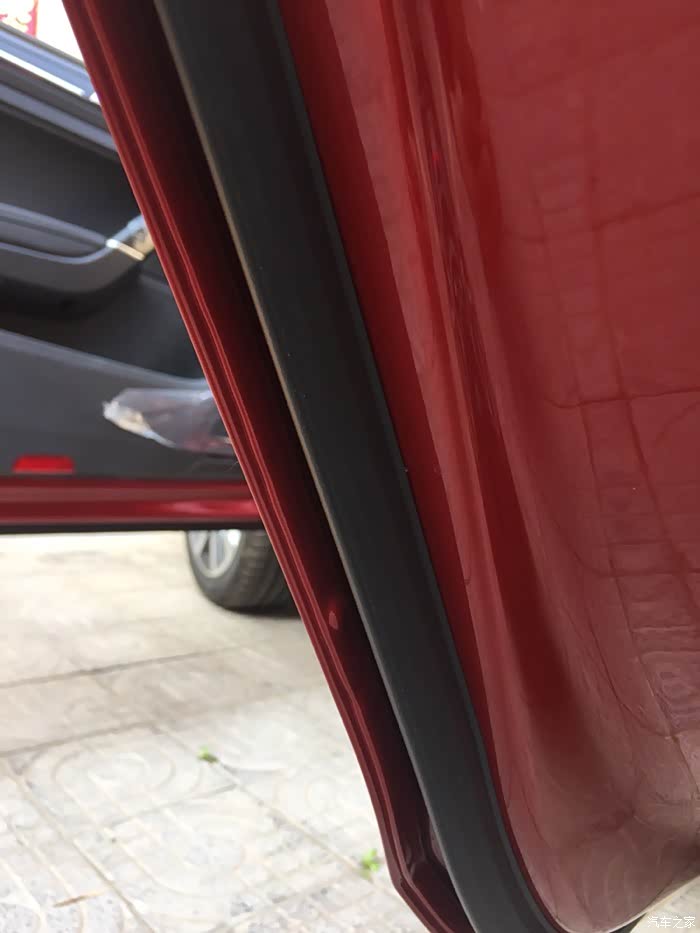 18款的高尔夫的车门漆怎么成水滴呢朋友们的是不是这样
