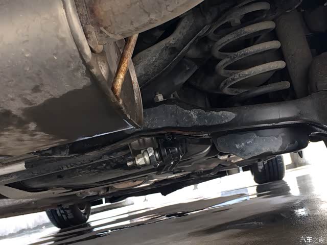 洗车发现后悬挂下摆臂生锈了?