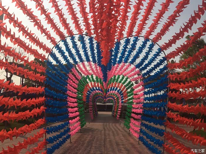 风车达成的拱门,是不是非常有层次感