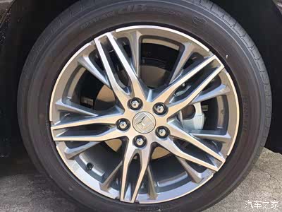 轮毂全系采用18英尺带谐振器,这是本田独有的静音技术,其他品牌具备.