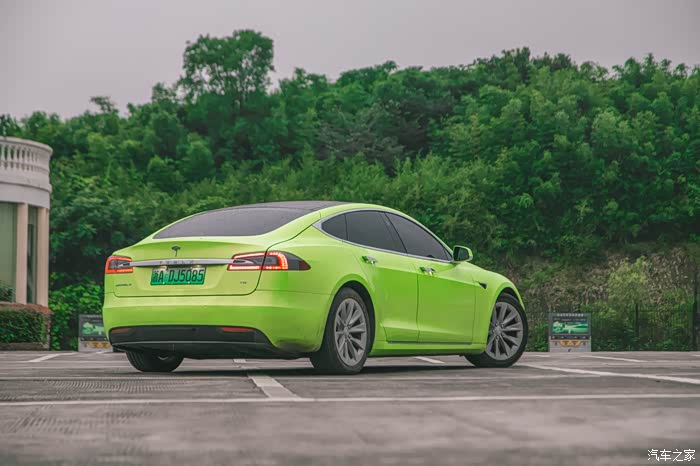 【租车公司选车记】自驾原谅绿色特斯拉model s杭州茶园拍茶艺照