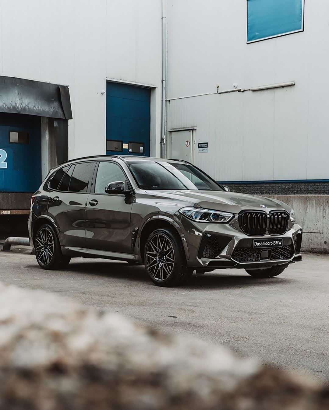 宝马x5 m,大气的外观,太漂亮了.