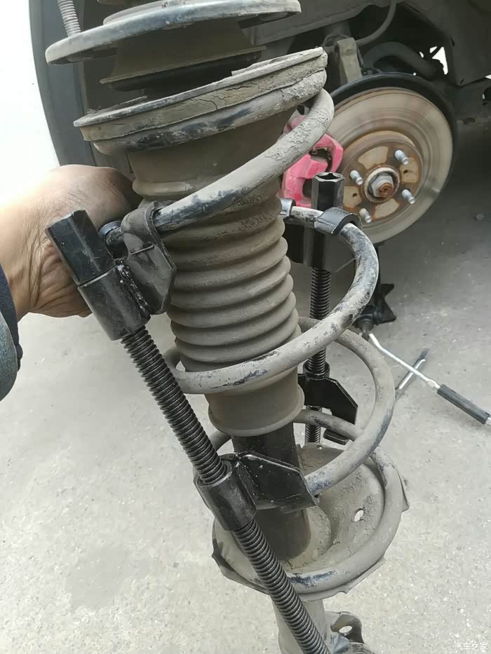 自己更换前减震器