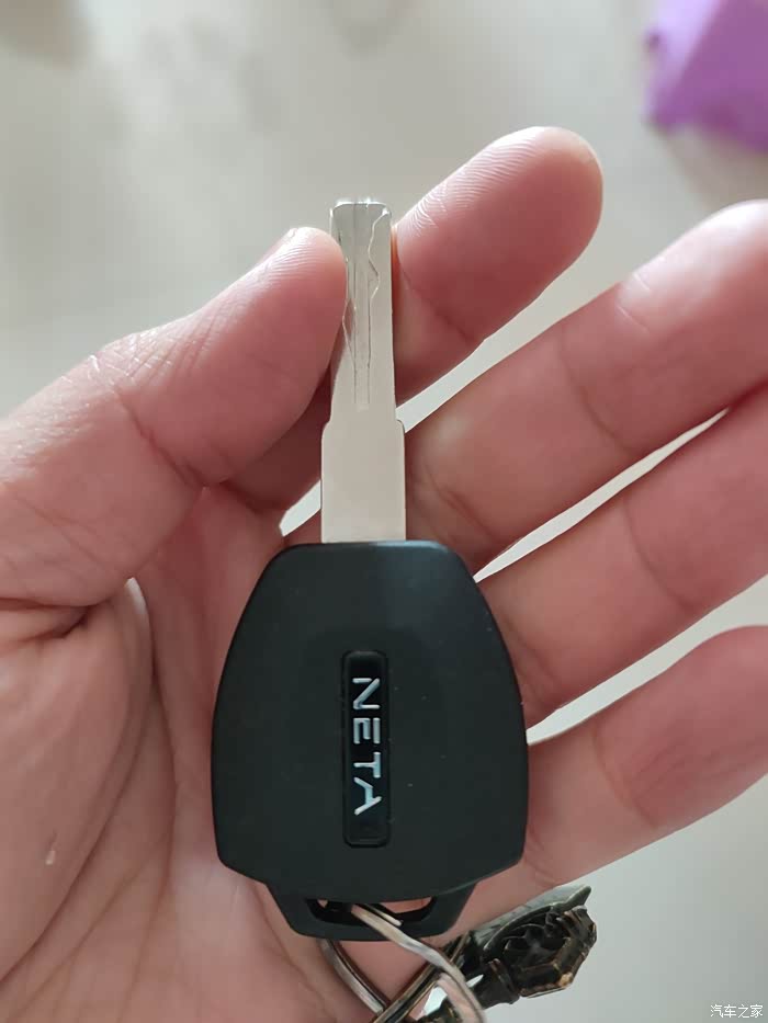 哪吒v蓝牙钥匙使用方法