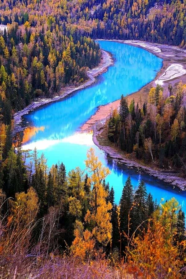 新疆山河湖泊风光,大自然的壮观景色,白云碧水,雨雾蒙蒙