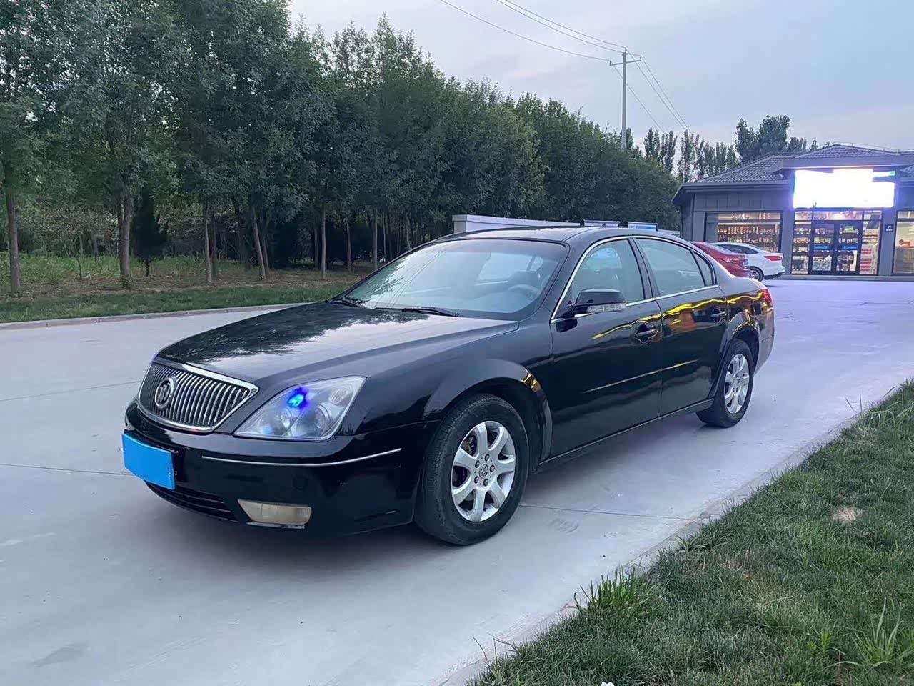 老款别克君越前脸看着非常的大气霸气十足