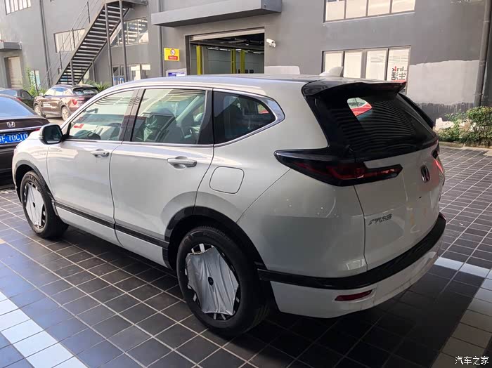 被外形所吸引白色皓影今天提车了