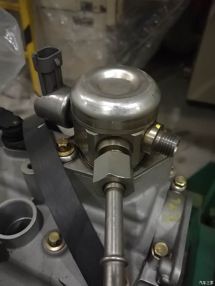 那位老铁知道发动机高压油泵是在那快能发个图片吗谢谢
