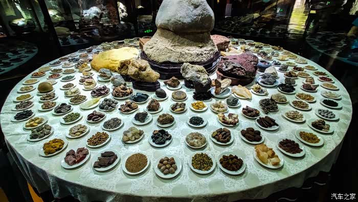 镇馆之宝,石头宴,用石头做成的满汉全席