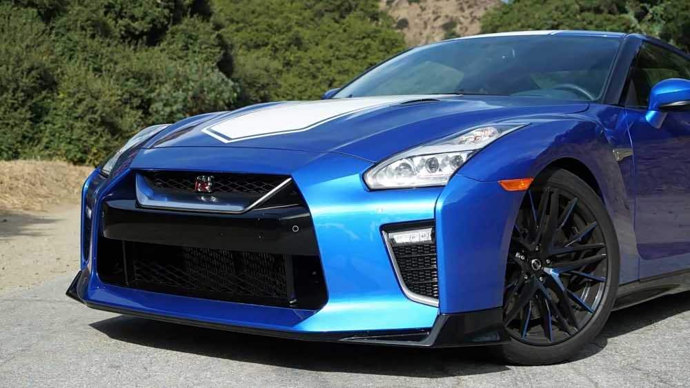 谁说女人不爱车#日产gt r战神跑车低趴饱满,运动感十足.