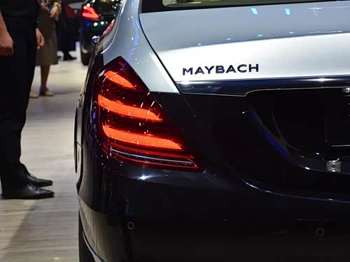 欢喜过大年之迈巴赫s级精致尾灯