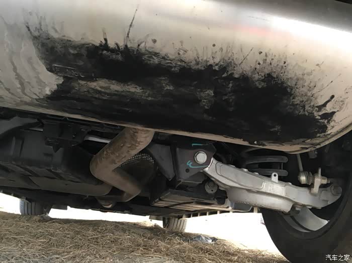 小伙伴们你们的消音器下面的排水孔都这样子吗