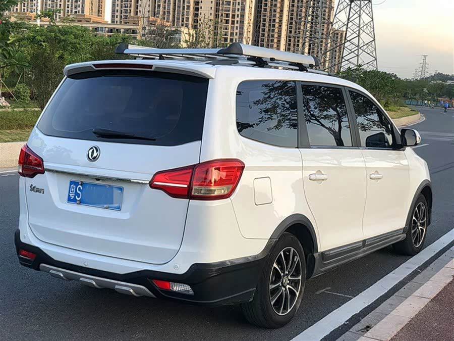 东风风行s500看着还是像一辆面包车!