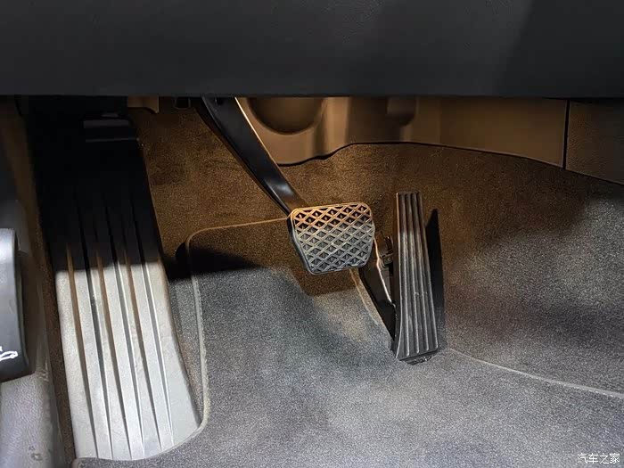 2019款八代凯美瑞改装系列之十二(油门踏板总成改装 油门加速)