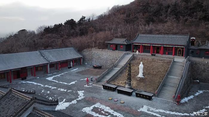 虎虎生威大臺山上靈山寺