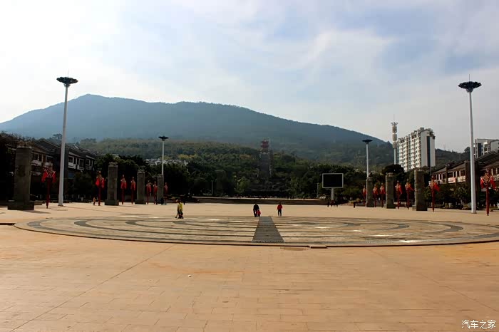 民族广场是新平举行群众文化活动的重要场所