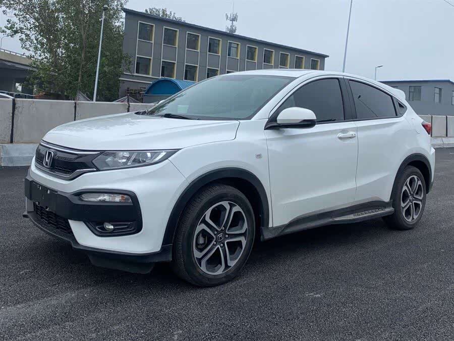 本田xrv,白色车身看上去非常漂亮