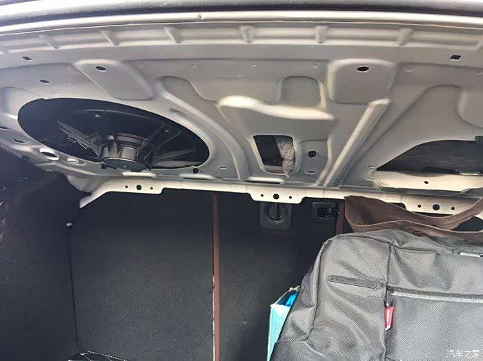 【图】新款a4l后备箱顶部跟网上不一样,感觉是后装上去的_奥迪a4l论坛