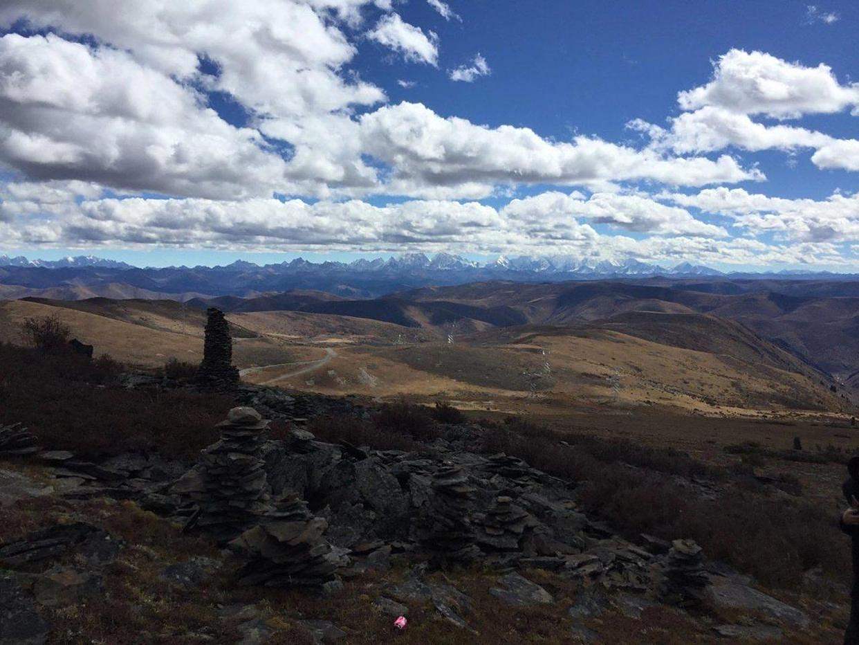 高尔寺山观贡嘎一睹贡嘎群峰的壮观景象