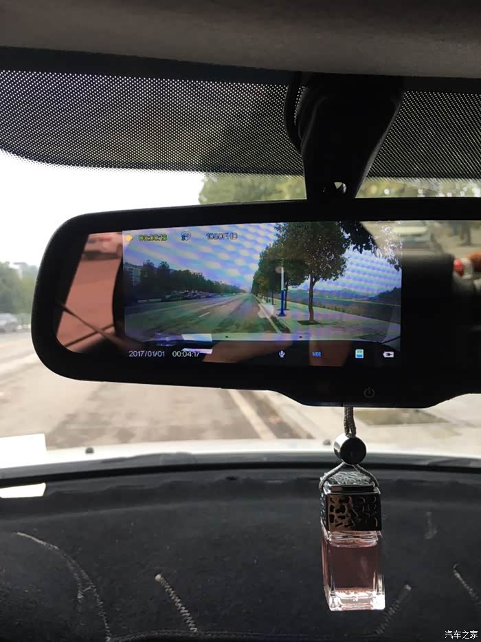 升级电子防眩目内后视镜