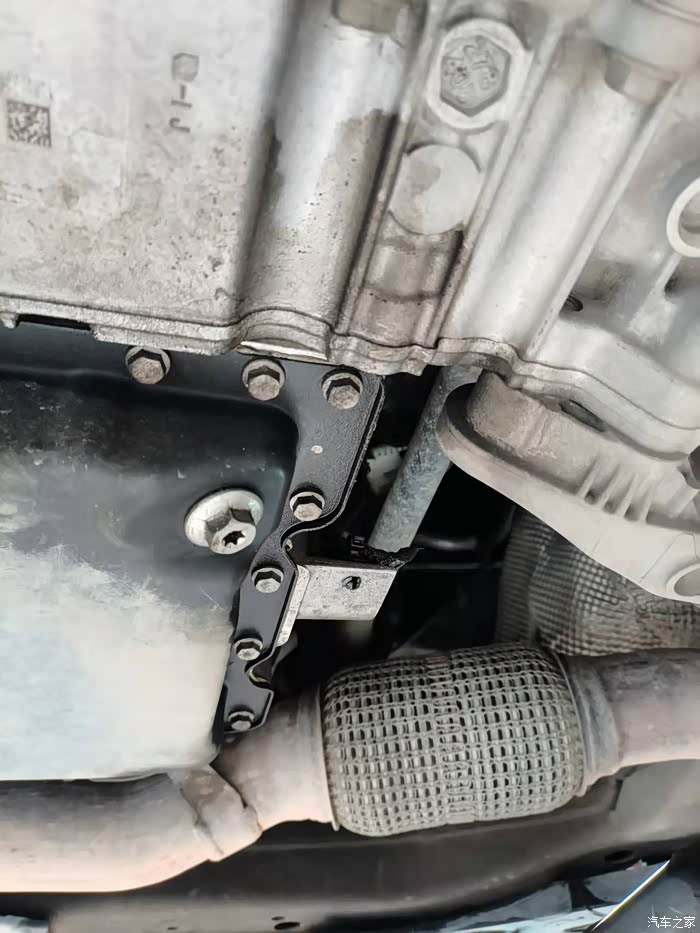 17款君威gs发动机变速箱渗油