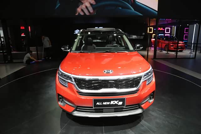 全新kx3傲跑,采用双拼颜色设计