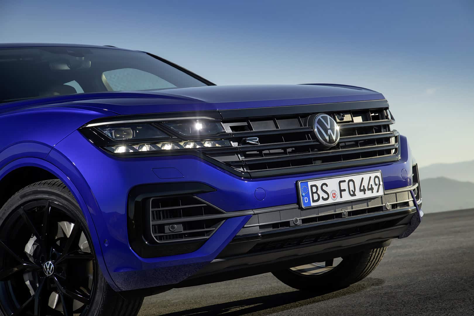 volkswagen touareg r 蓝色车漆动感十足!