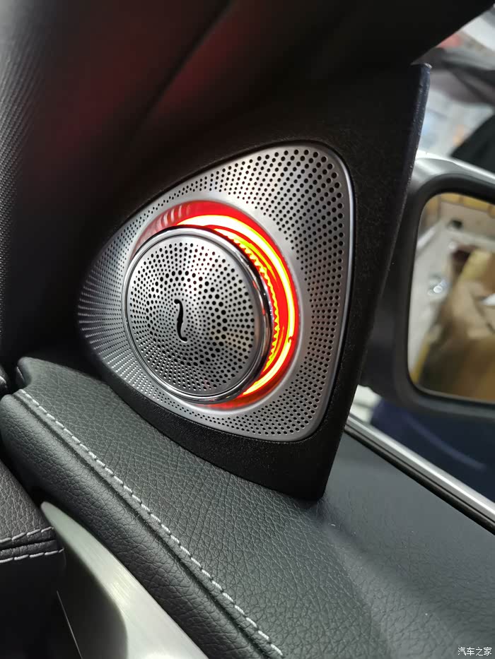 奔驰glc氛围灯旋转高音发光出风口浪漫氛围不可少