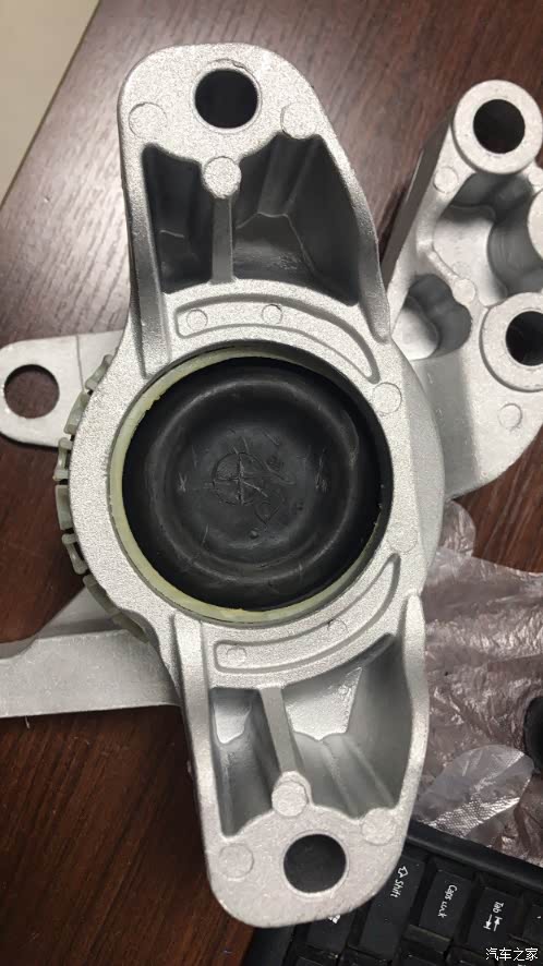 菲翔发动机右侧机脚架怎么看是否为原厂?