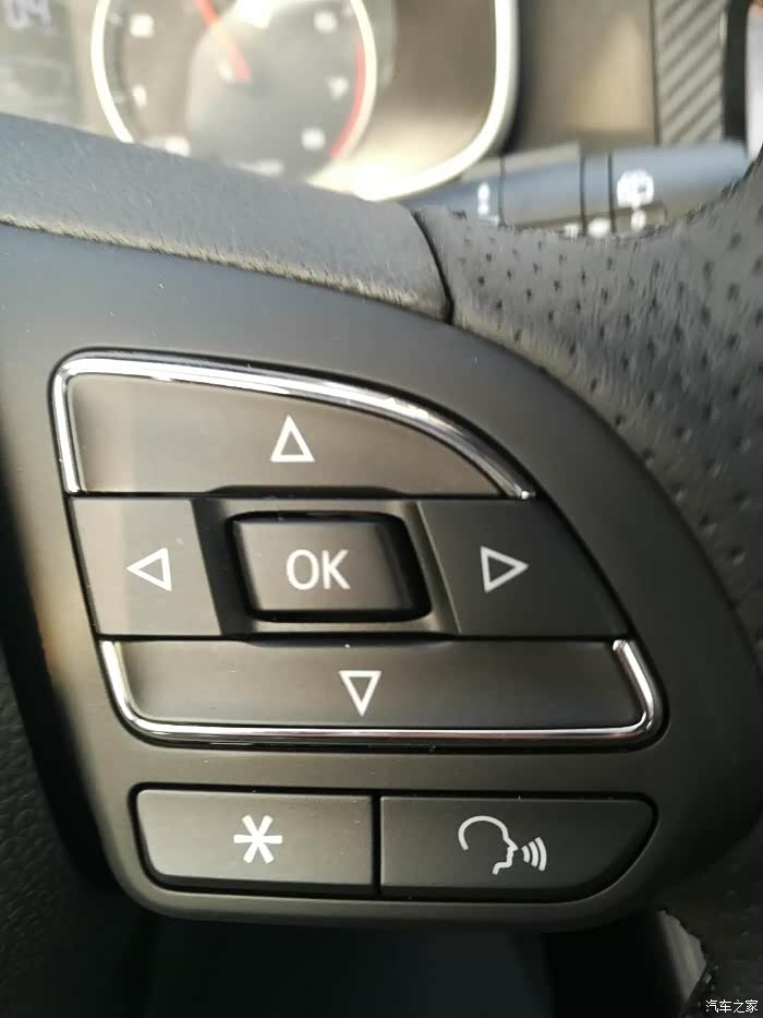 多功能按键,比较方便,不过现在大多都是这样的