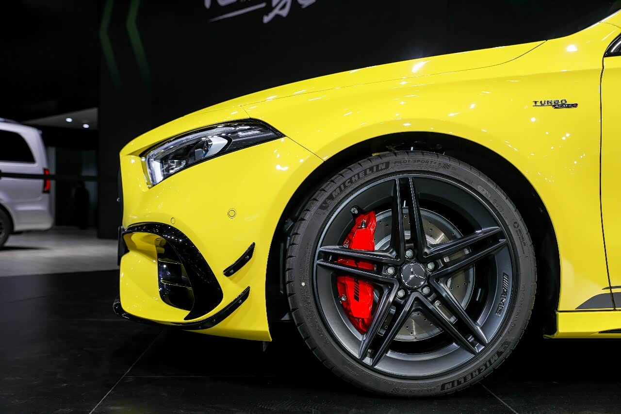 amg a45s ,百公里加速3.9秒,够不够厉害!