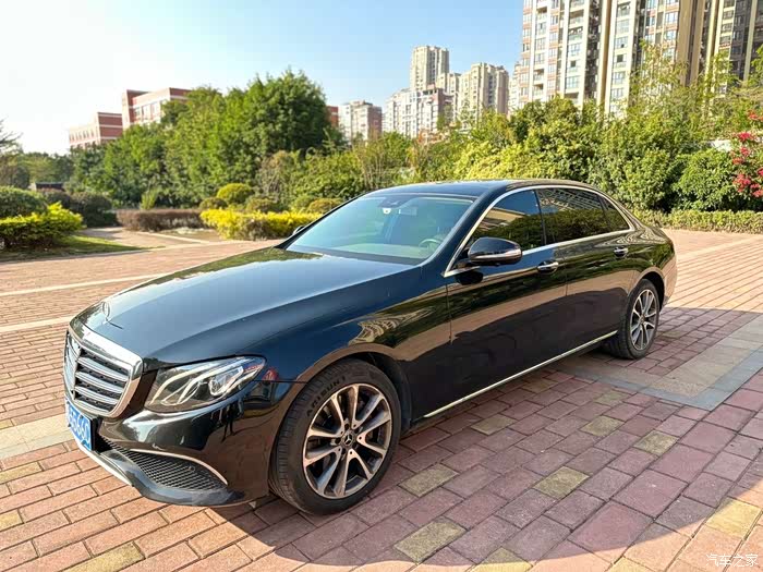 2017年奔驰e300l豪华版