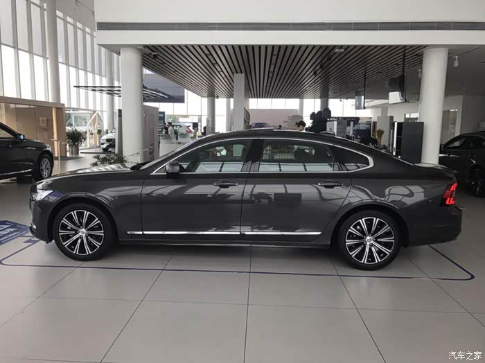 体验新豪华,喜提辽宁首台蝶贝灰色新款沃尔沃s90