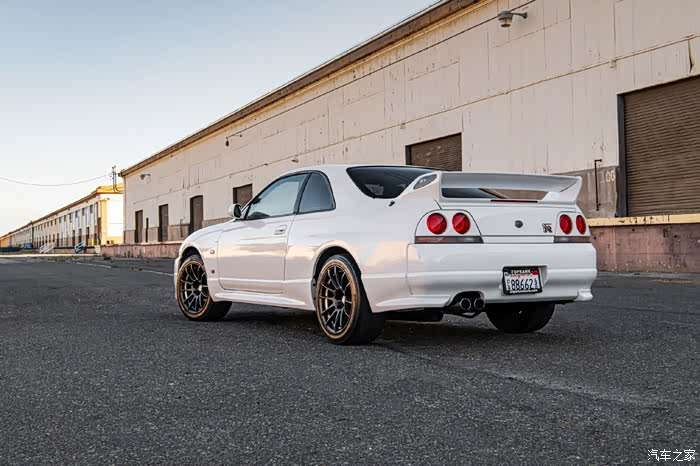 r33虽然口碑一般,但我个人来说还是非常喜欢的.