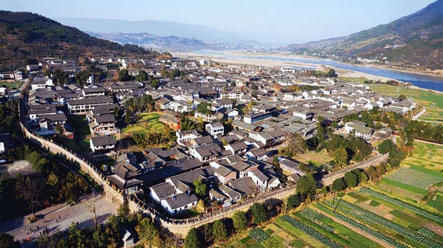 昭化古城 位于元坝区昭化镇,是国内目前唯一保存完好的三国古城