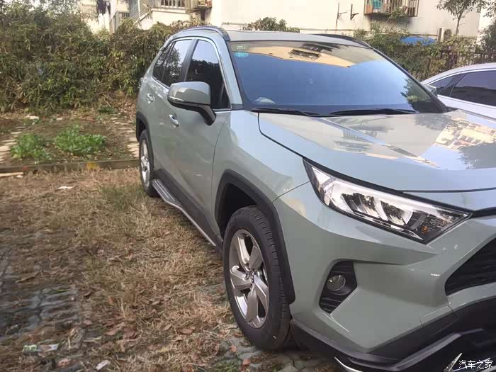 卡其新车荣放,不一样的颜色,气质上确实不同!