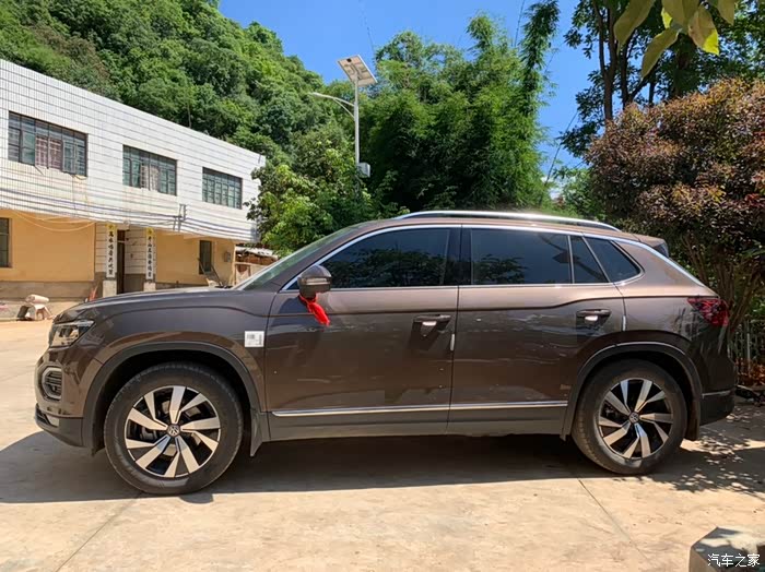 云南喜提国六两豪马尔斯棕探岳,提车认证贴