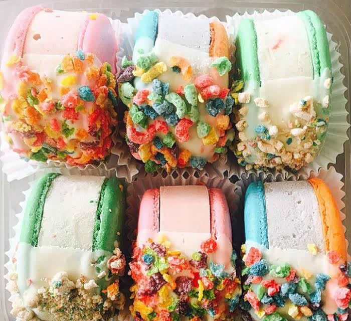 蘸着麦片的冰淇淋马卡龙就像一场堕落的甜蜜危机