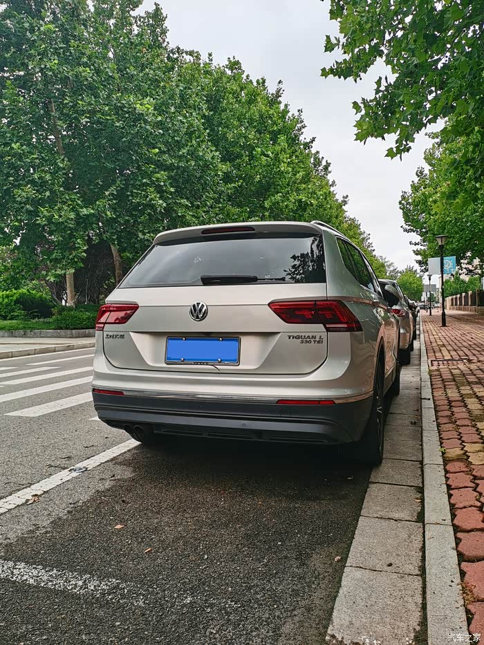 途观l2017款330tsi自动两驱旗舰版冰岛银赏析